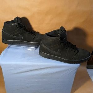 Air Jordan 1 Retro Mid 'Black'